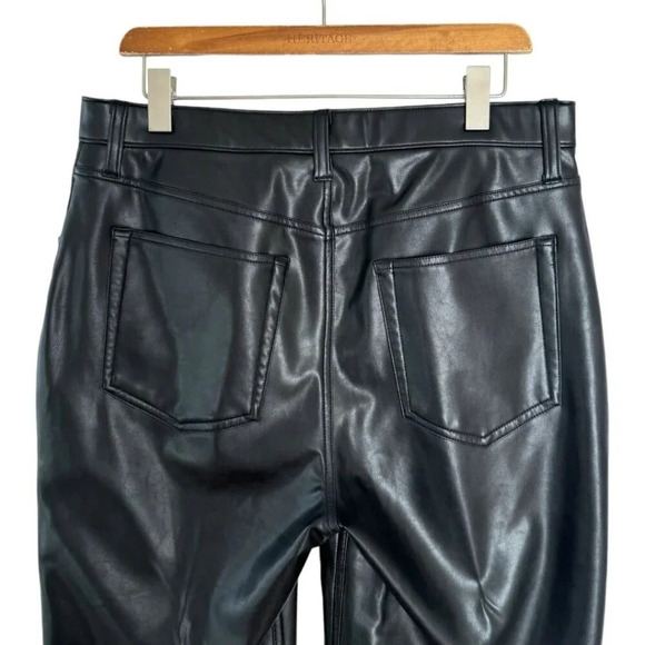 Abercrombie & Fitch The '90s Relaxed Jean Curve Love Black Faux Leather Size 14s - Picture 6 of 10